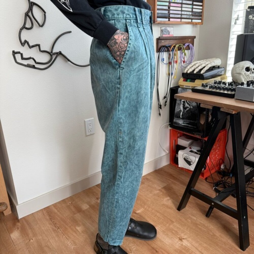 💀 SOLD 💀 Vintage 80s Teal Blue Acid Wash High Waisted Pleated Trousers ~ Size 28 - Picture 2 of 8